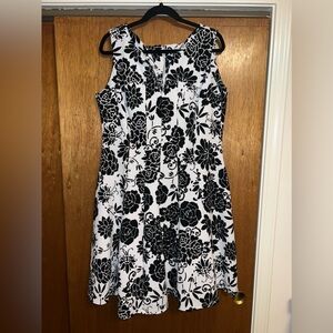 Gorgeous, black-and-white floral dress